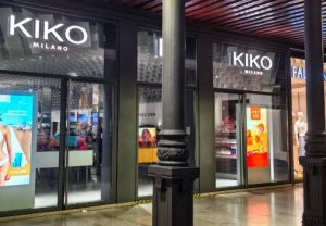 米蘭附近大教堂的KIKO門市